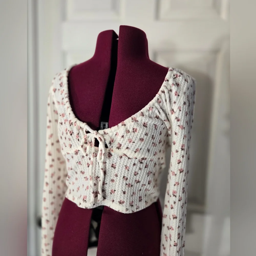 Aeropostale White Medium Waffle Knit Cropped Long Sleeve Floral Top - Picture 9 of 9